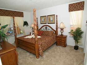 Kingsize Master Suite - click to enlarge