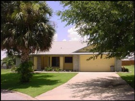 Photo of the Villa from the street - click to enlarge