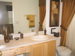 One of the four Bathrooms - click to enlarge